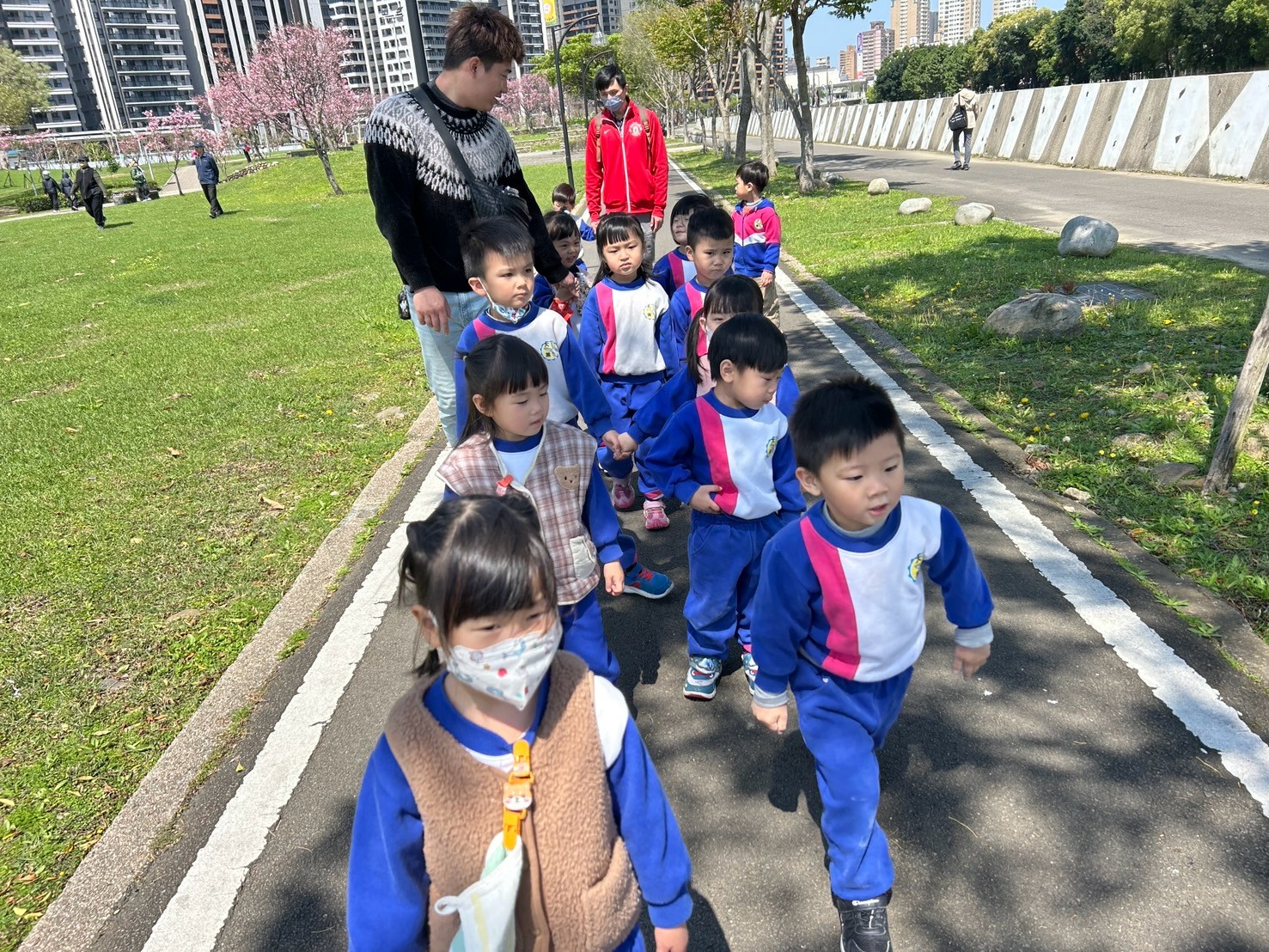 113(下)河濱公園走春