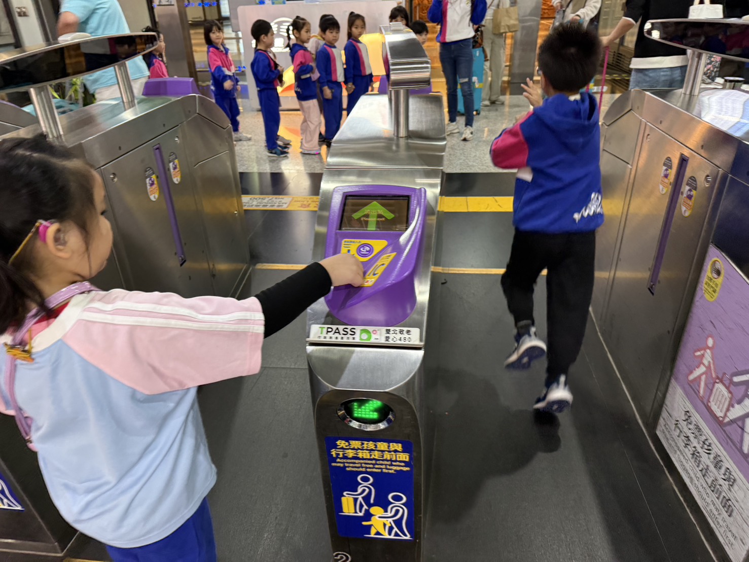 114上(大班)搭機捷去看飛機